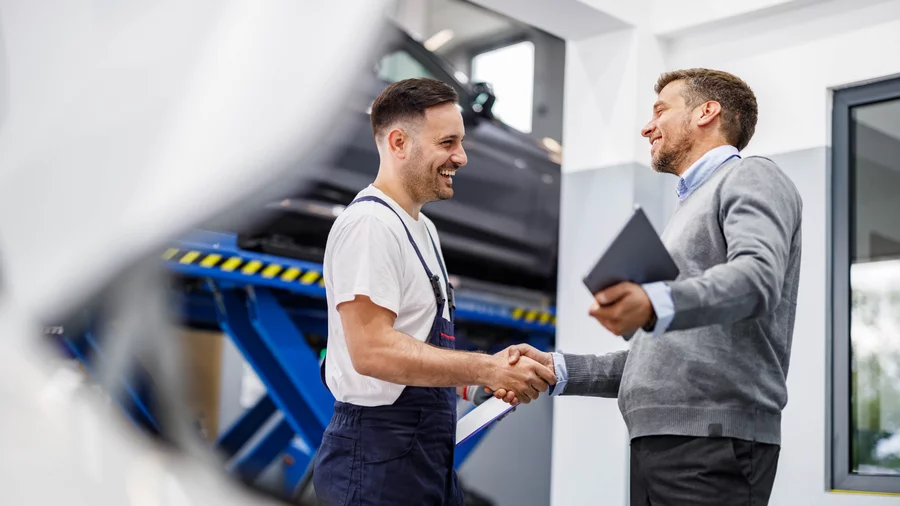 Mitarbeitende im Gespr&auml;ch