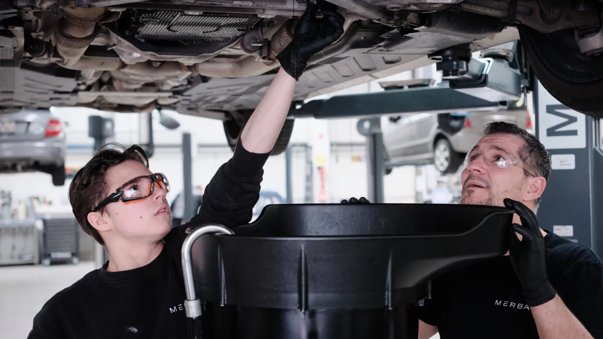 Vielf&auml;ltige Schnupperlehre in technischer Grundbildung des Autogewerbes.